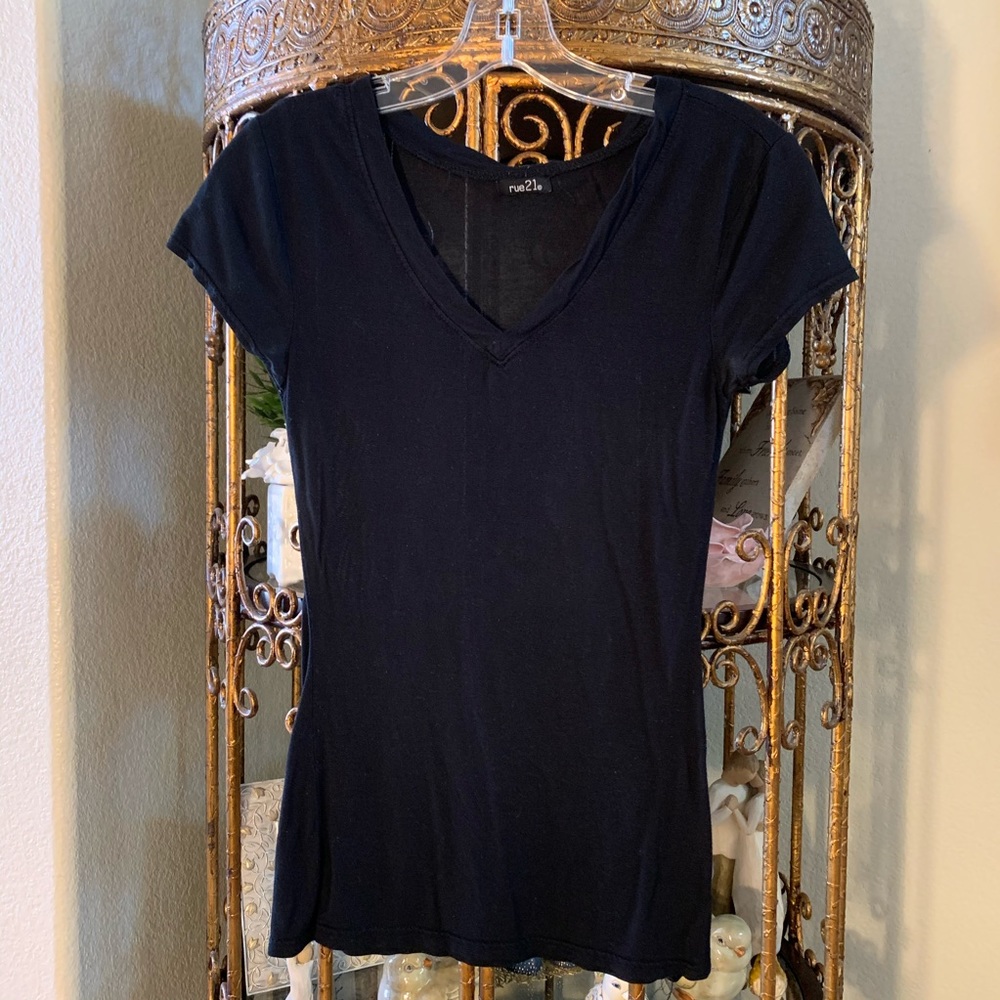 Rue 21 Thin Black Ladies V-Neck T-Shirt S